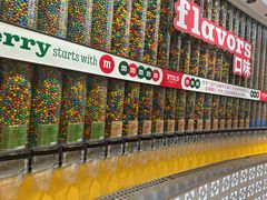 -m豆巧克力世界(上海世茂广场店)