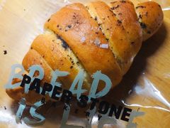 黑松露海盐牛油卷-PAPER STONE BAKERY(天环店)