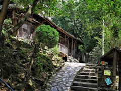 -高荡千年布依古寨旅游景区