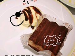 提拉米苏蛋糕配香草冰激凌-萨莉亚意式餐厅(杭州滨江天街店)