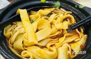 Potato in Clay Pot with Noodles
