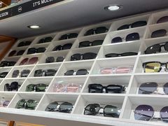 -诺柯视眼镜-蔡司依视路官方工厂店(淞南一店)