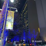 周边已是CBD核心地区,地铁一号线路过