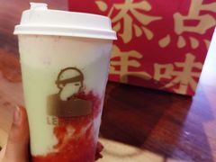 牛油果草莓-LELECHA乐乐茶(上海五角场万达广场店)