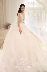 -洋洋婚纱品牌集合店