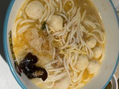 -灵芝妹子海鲜米线(劳动公园店)