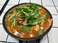 招牌炸酱小锅米线-肥汁米蘭香港米线(长宁来福士店)