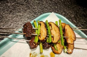 Garlic Shoot and Mushroom Stir-fry