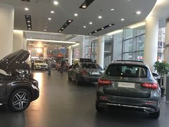 -上海星瀚奔驰4S店(长寿路店)