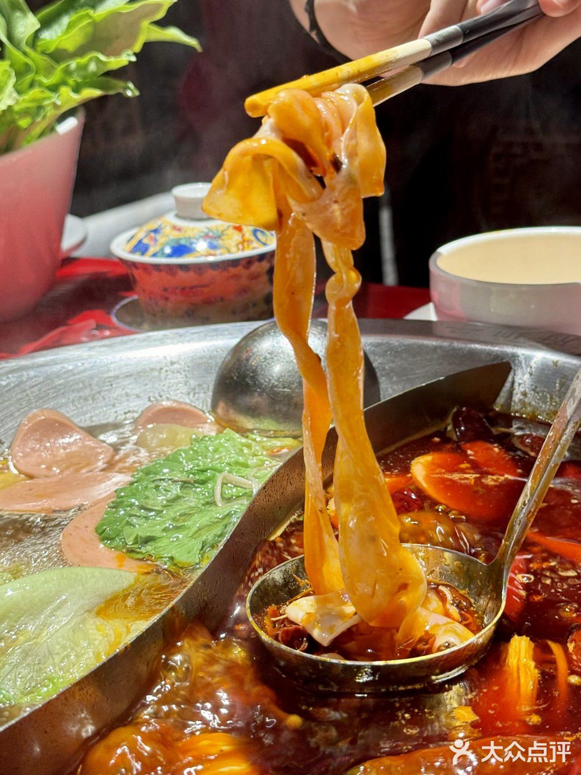不懂就问：深圳的火锅店🍲都这么卷嘛！！？