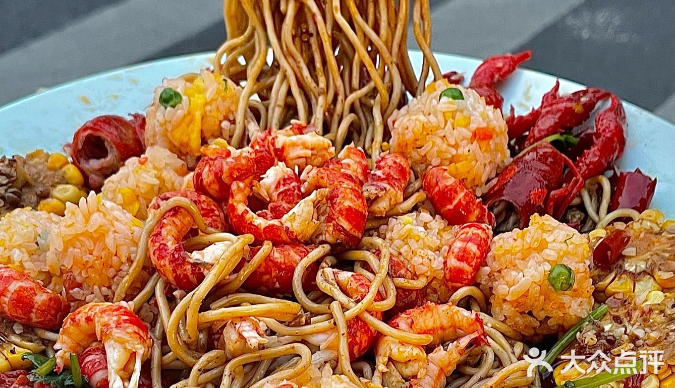 🥘他们家的汤，我全部打包回家下面了！