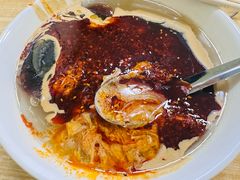 松花皮蛋-何老二卤汁凉粉