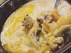 -鲜入围煮花胶鸡海鲜火锅