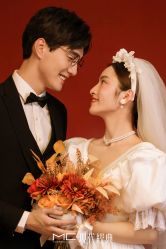 -现代经典婚纱摄影