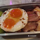 「爆浆漏奶华」「手工芋丝糕」正好路过罗斯福实在是饥肠