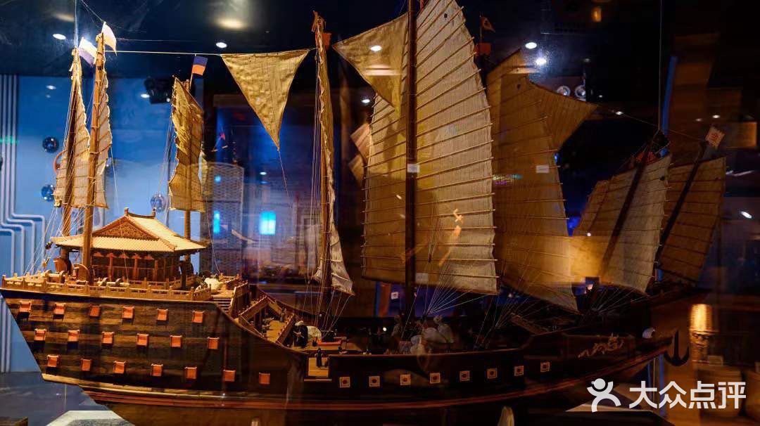 正佳极地海洋世界，打卡180°水晶海底！