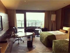 -上海滴水湖皇冠假日酒店