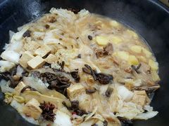 -粘豆包柴火铁锅炖