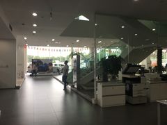 -上海宝宁宝马4S店