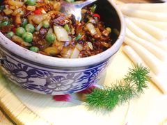 传统黑三剁配薄饼-雀舞云南菜(乐客城店)