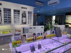 -提一眼镜·蔡司·依视路(小寨店)