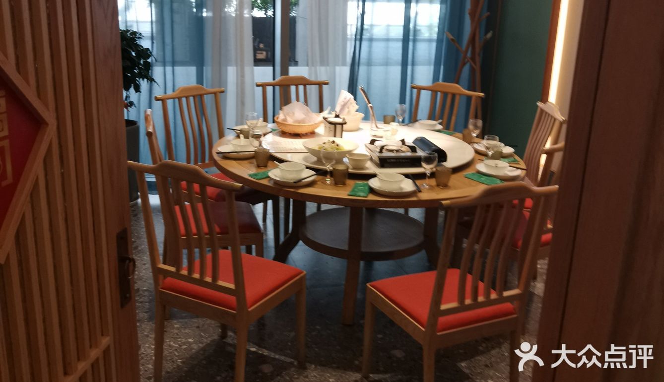 因为我们是白天去的没看到云廊的美景，建议晚上去