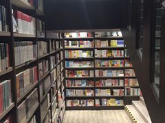 -钟书阁(群光广场店)