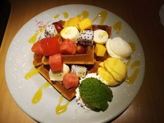 水果华夫饼-Lia Cafe Bar Restaurant松山咖啡屋