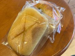 -天井·丑面包搭咖啡