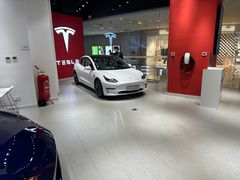 -TESLA 特斯拉(北京颐堤港体验店)