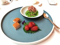 梅汁云南小番茄+冰块三层肉+意大利火腿丝豌豆-广州富力丽思卡尔顿酒店·丽轩·粤菜