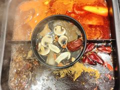 -老牌坊云南鱼豆花火锅(爱建店)