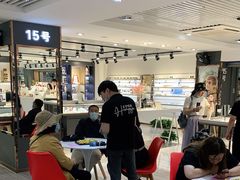 -宏宇眼镜蔡司依视路折扣店(兆佳眼镜城店)