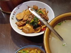 -富正毅三下锅·湘西韵味(天门山索道店)