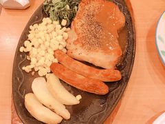 香辣烤肠配黑椒鸡排-萨莉亚意式餐厅(深圳北站店)