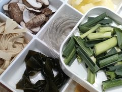 -鲁员外地锅鸡地锅鱼(古墩路店)