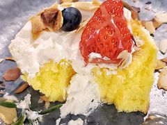 咸奶油水果戚风-彳亍咖啡·这里(水湾路店)