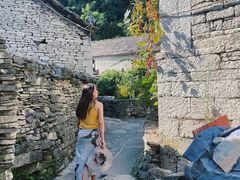 -高荡千年布依古寨旅游景区