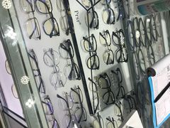 -三叶眼镜城批发市场(上海火车站店)