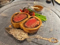 惠灵顿牛排-弦月窗LUNETTE BY AMANDA(复兴路店)