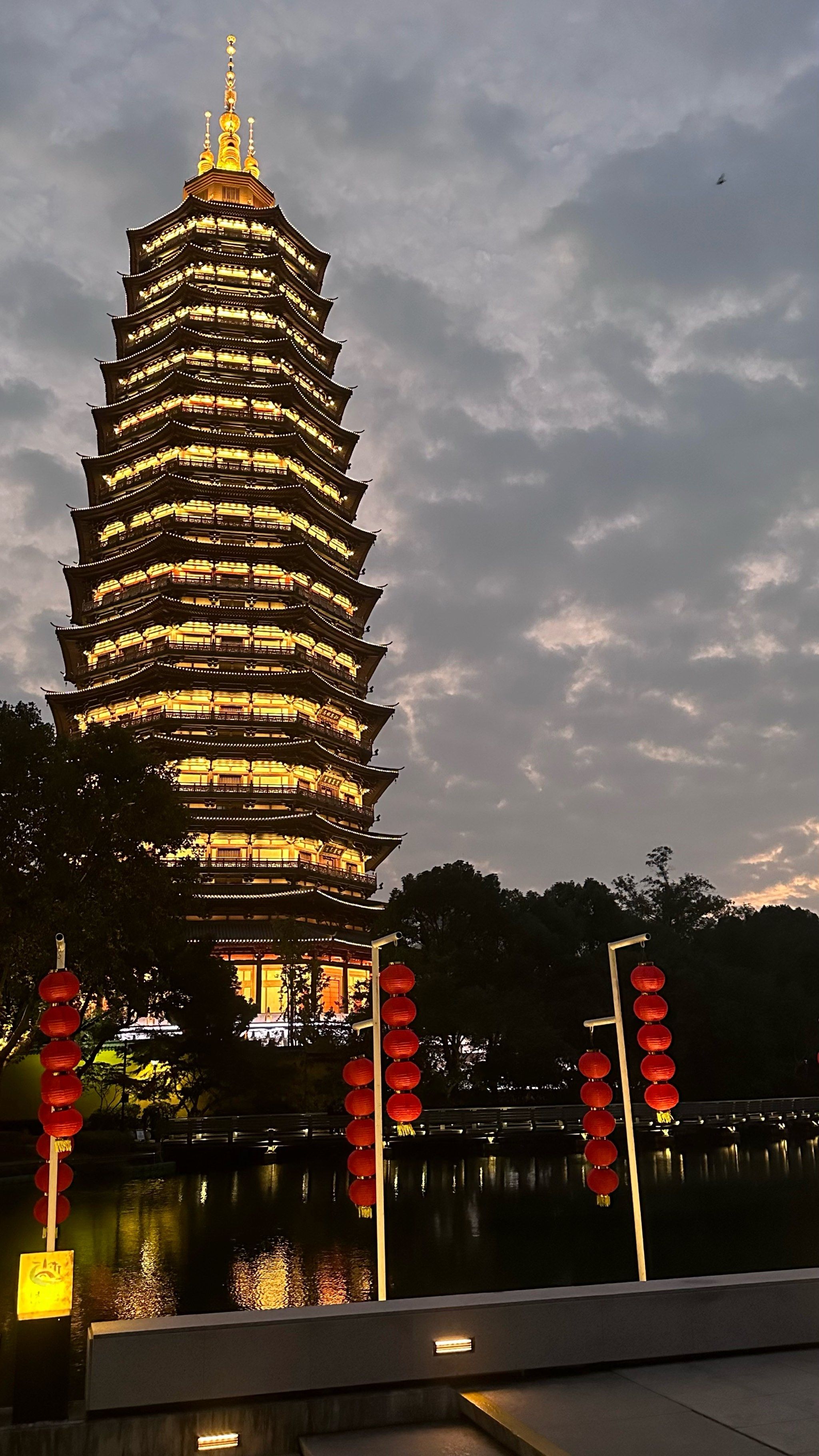 夜晚的红梅公园