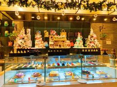 面包甜点陈列柜-富力希尔顿酒店·地阔自助餐厅