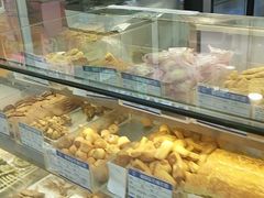 面包甜点陈列柜-真老大房鲜肉月饼(南京路步行街店)