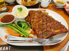 -Chom Cafe and Restaurant