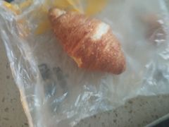 黄油牛角-味多美蛋糕(看丹桥店)