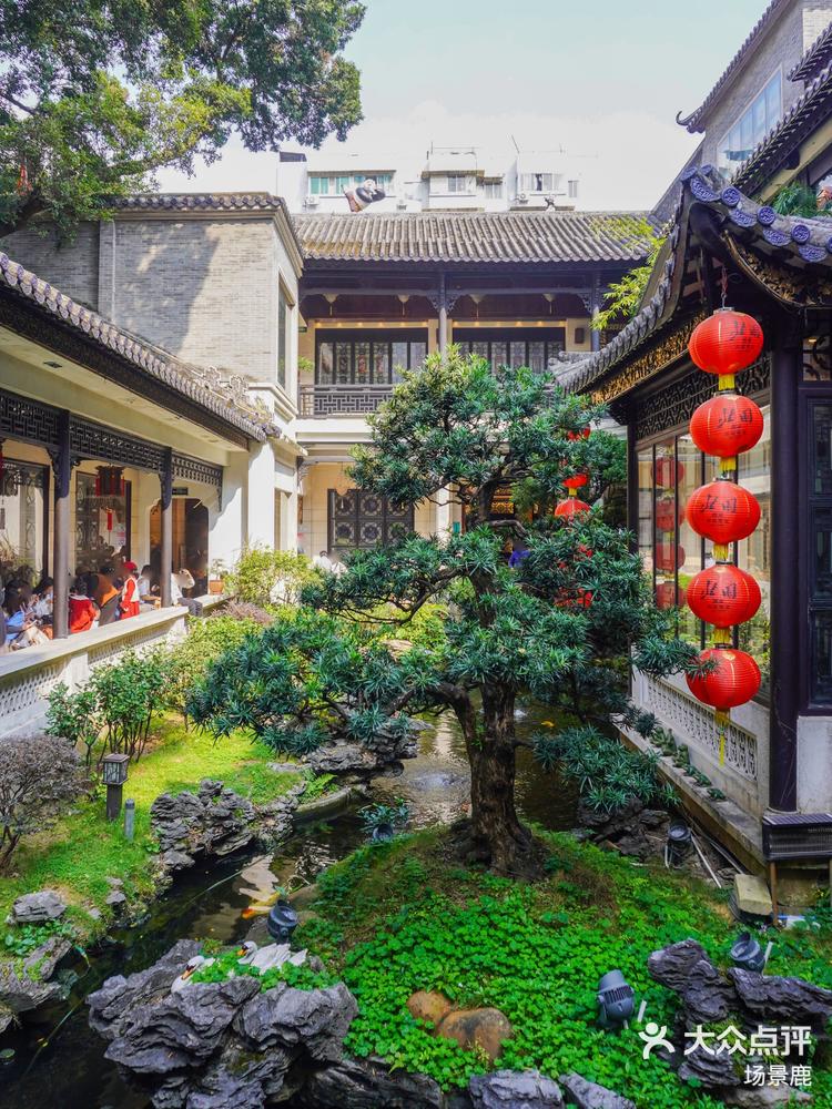 庭院里吃粤菜观游鱼75 北园酒家是1957年改建的广州第一家富有岭南