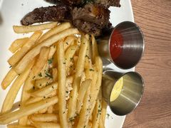 咸酥香烤和牛配薯条-玛格萝妮比萨屋(四平店)