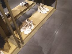 -URBAN REVIVO(佛山南海万达广场店)