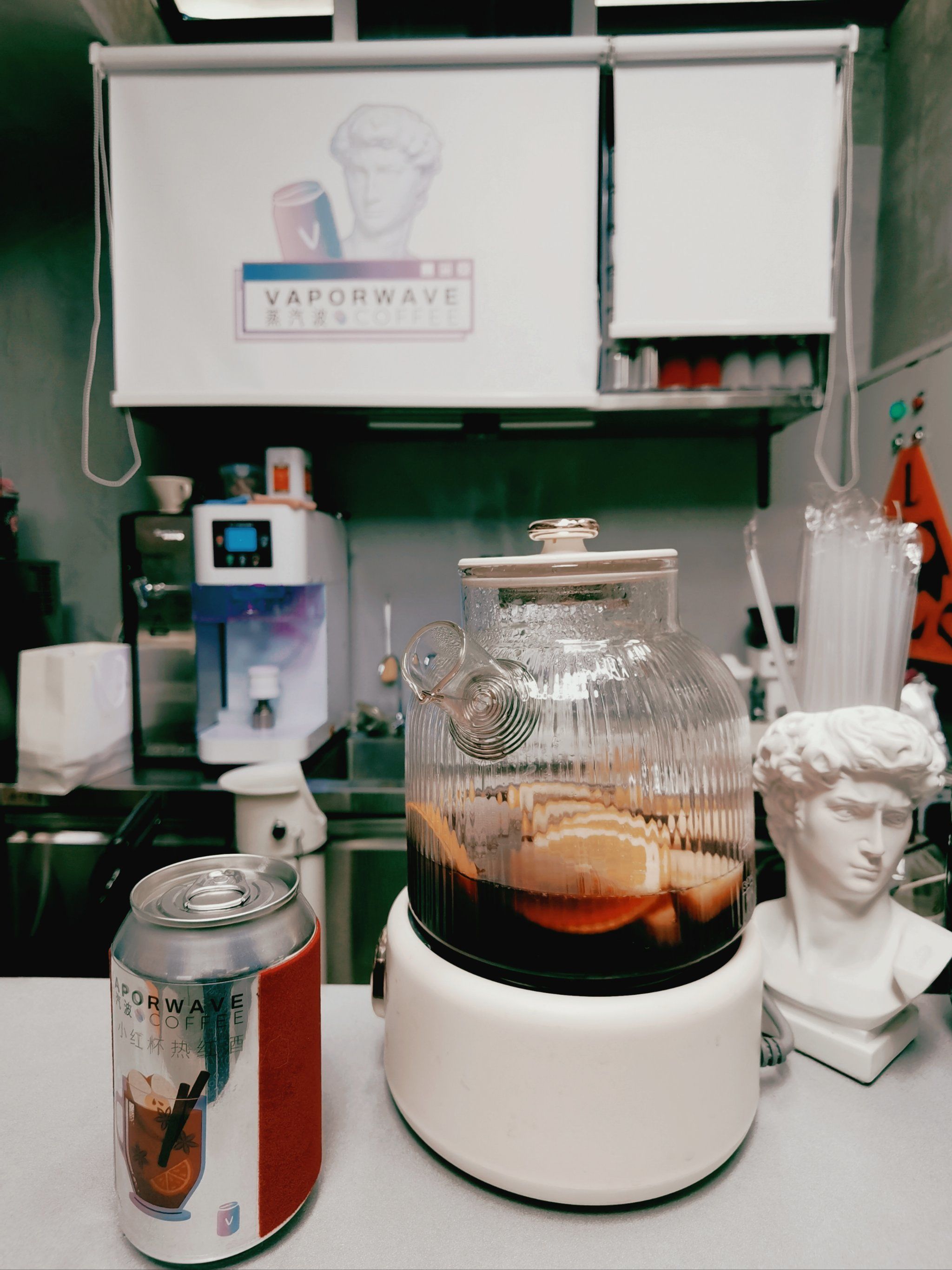 上海超火🔥的易拉罐咖啡:vaporwave