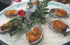 Hong Kong Style Salt-Baked Large Abalone